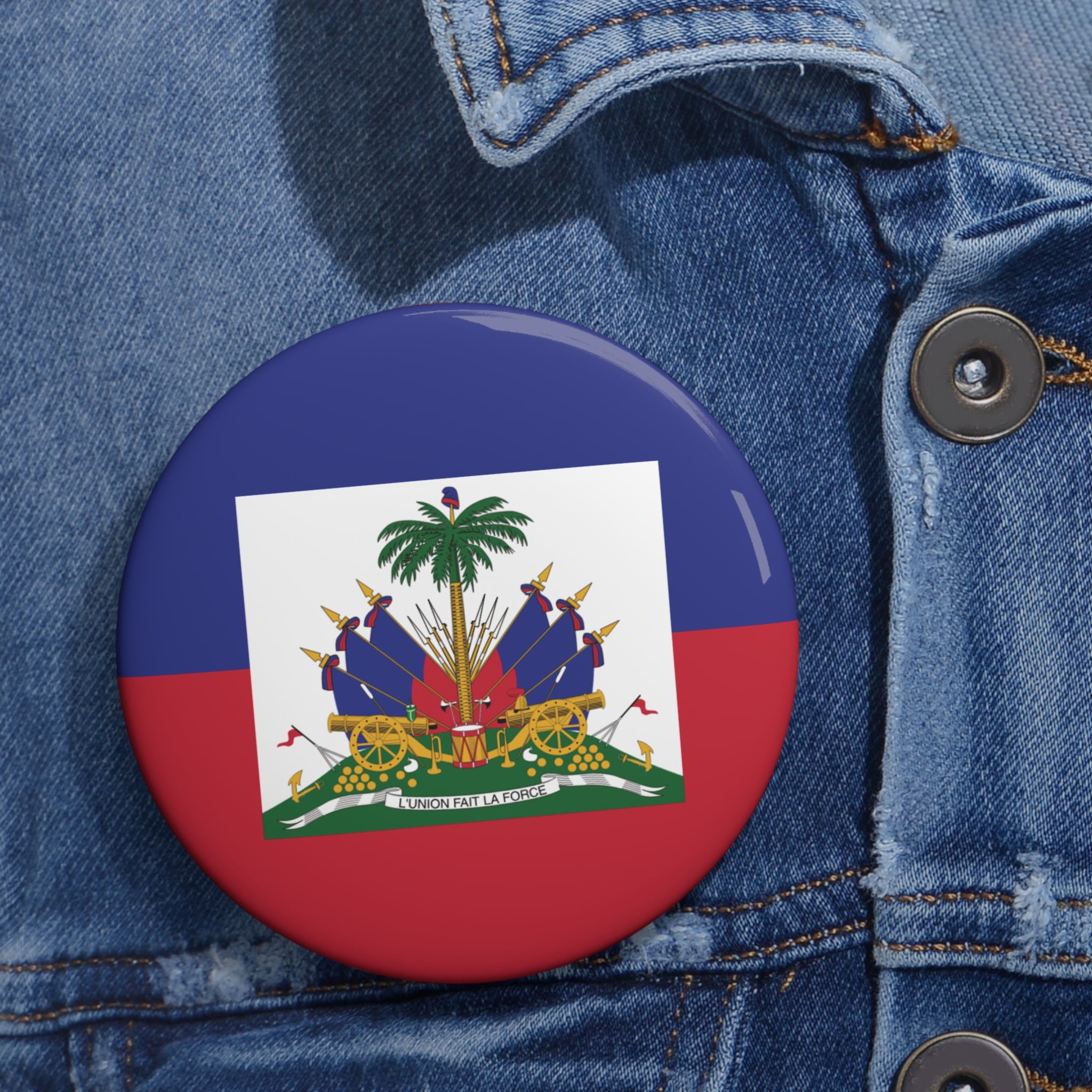 HAITI Soccer Pin Button – National Crest Fan Badge | World Cup 2026 Accessories