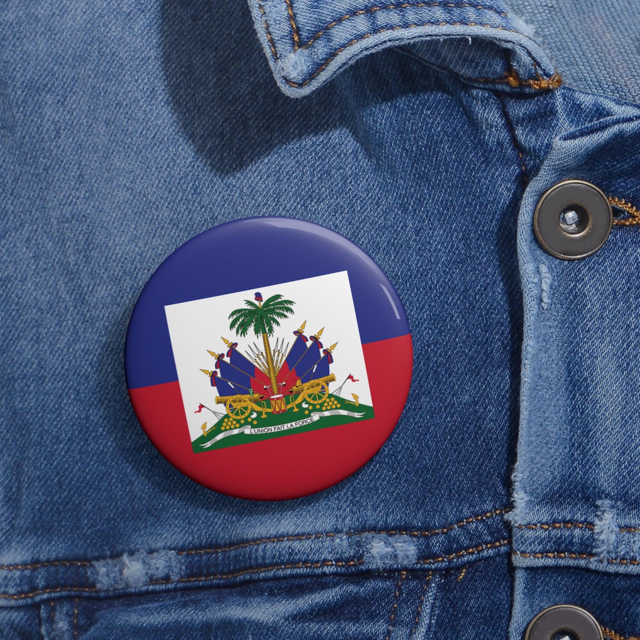 HAITI Soccer Pin Button – National Crest Fan Badge | World Cup 2026 Accessories