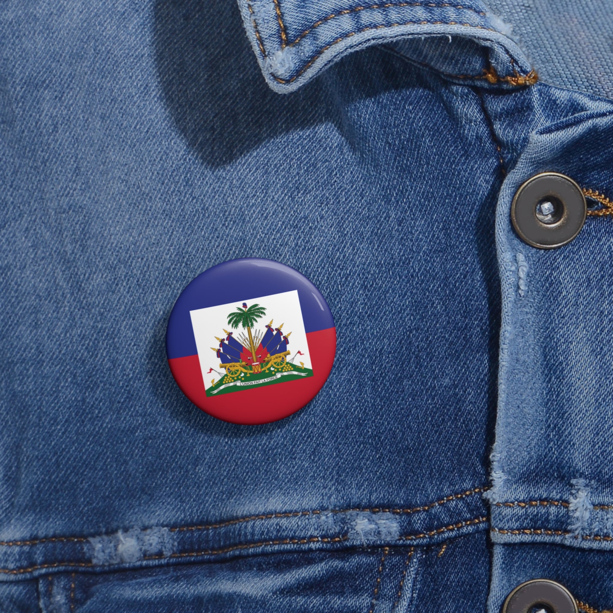 HAITI Soccer Pin Button – National Crest Fan Badge | World Cup 2026 Accessories